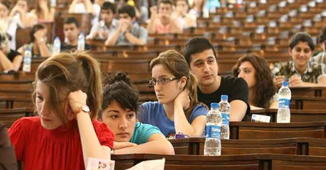 Bakanlıktan gençlik araştırması: Üniversiteliler kaygılı ve mutsuz
