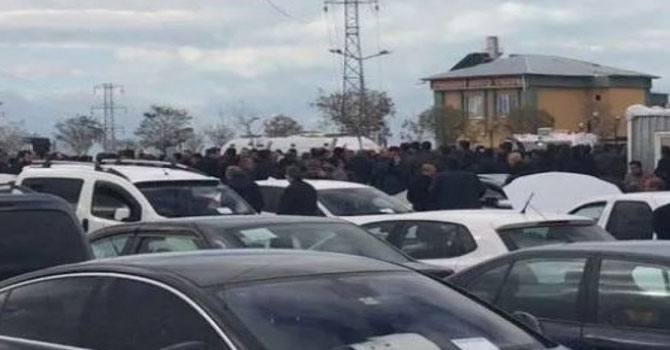 Van'da oto pazarında silahlı kavga: 7 yaralı