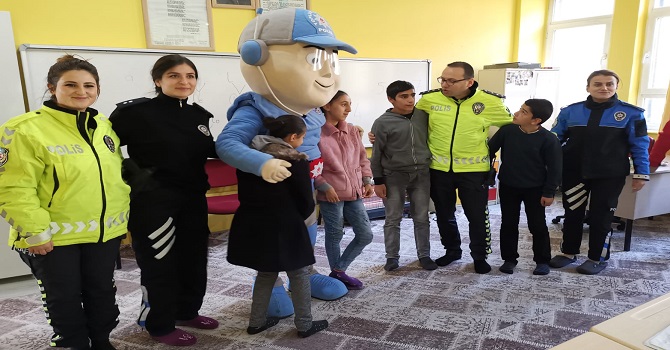 Hakkari Emniyeti Engelliler gününü unutmadı