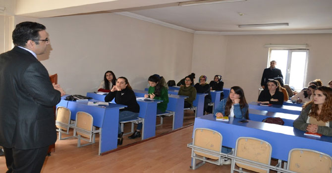 Hakkari İŞ-KUR Müdürü Kızılkaya kursları ziyaret etti