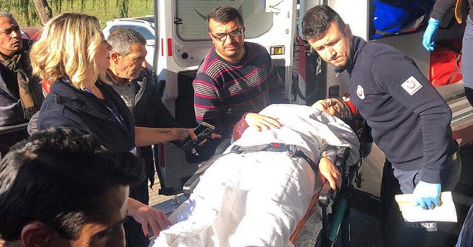 Selahattin Demirtaş'ın anne ve babasının da içinde bulunduğu araç kaza yaptı