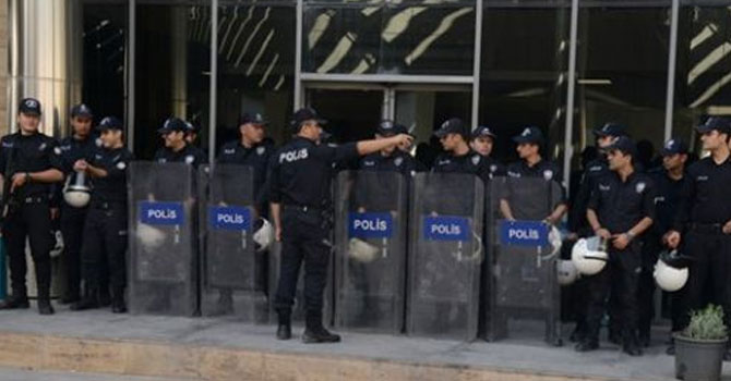 Van’da HDP’li üç belediye eşbaşkanı tutuklandı