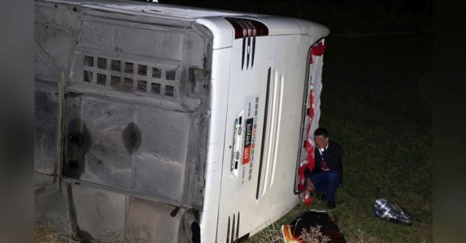 Erzincan’da yolcu otobüsü kaza yaptı: 20 yaralı