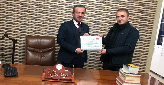 Başkan Aydoğdu 'dan Av. Kaya' ya teşekkür belgesi