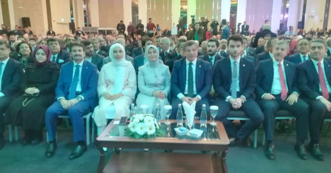 Davutoğlu, partisinin programını açıkladı