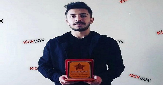 Hakkari’li Sedat Kick Box Doğu şampiyonu oldu