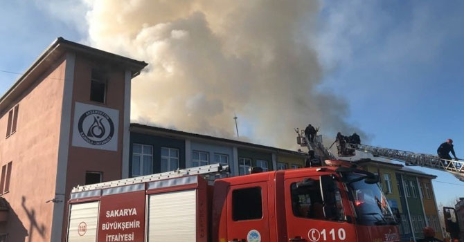 Sakarya’da ilkokulda yangın