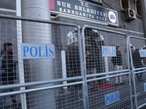 HDP'li Sur Belediyesi'ne kayyım atandı