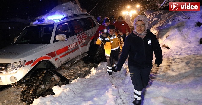 Hakkari'de Karla kaplı yolu açıp, hastayı 9 saatte hastaneye ulaştırdılar