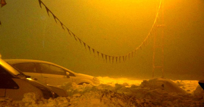 Yüksekova'da görüş mesafesi sıfıra düştü