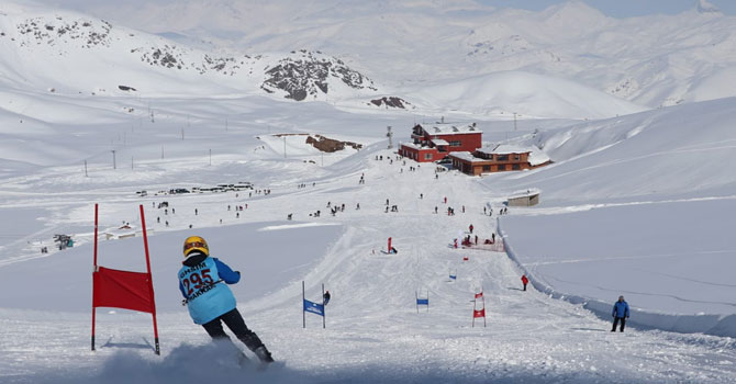 Hakkari’de Kayak İl Birinciliği Yarışması düzenlendi