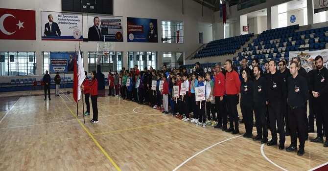 Badminton grup müsabakaları Hakkari'de yapıldı
