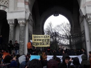 Haluk Bilginer’den İÜ öğrencilerine destek mesajı