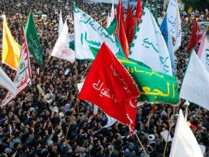 İran’da yüzbinler sokaklarda