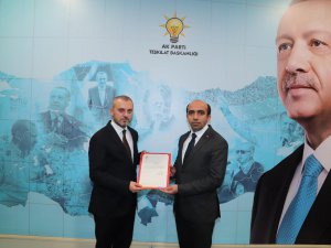 Ak Parti'nin Merkez ve Yüksekova ilçe başkanları belli oldu
