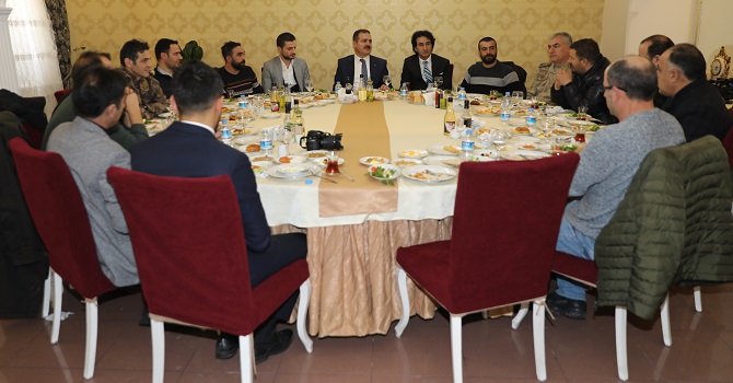 Vali Akbıyık Gazetecilerle kahvaltıda buluştu