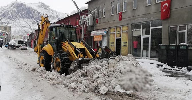 Çukurca Belediyesinden Kar Temizleme Çalışması
