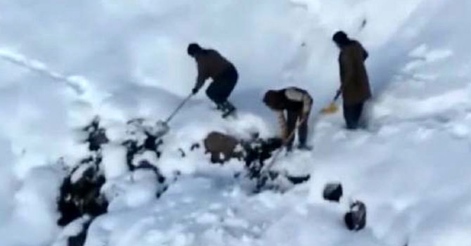 Hakkari köylüler, içme suyu şebekesini kendi imkanlarıyla onardı