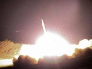 ABD üssüne sekiz füze: Dört yaralı