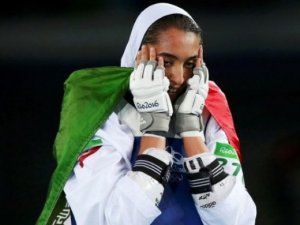 İranlı kadın atleti ülkesini terk etti