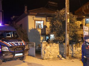 Alacağı için gittiği evde borçluyu öldürüp intihar etti