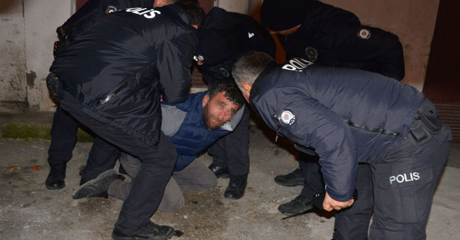 Bankadaki hırsız çatıdan atlayıp teslim oldu: 'Para için girdim, para falan çıkmadı'