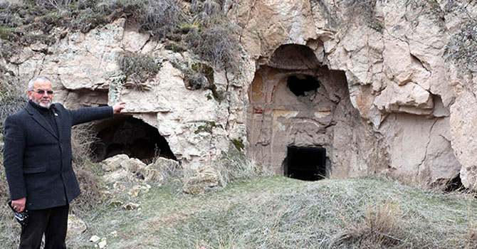 Kaya kiliseyi, defineciler talan etti