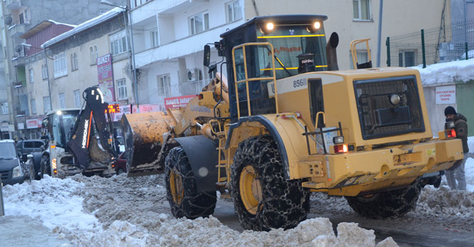 Hakkari ve ilçelerinde karla mücadele çalışması
