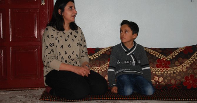 Yüksekovalı çocuk her şeyi tersten okuyabiliyor