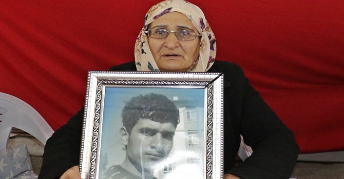 Hakkari'den Diyarbakır'a gidip oturma eylemine katıldı