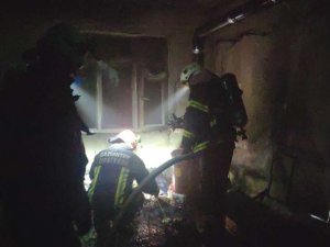 Şarjda unutulan telefon evi kül etti