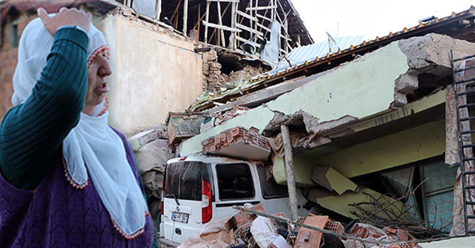 Depremin boyutu gün ağarınca ortaya çıktı