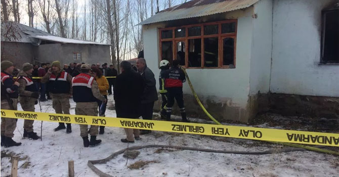 Evde çıkan yangında iki kardeş Havanur ve Hiranur yaşamını yitirdi