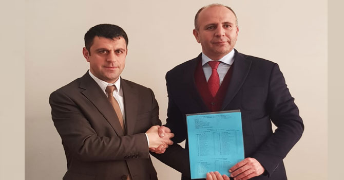 CHP İl Başkanı Nazım Demir mazbatasını aldı