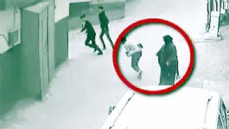 Kapkaç şüphelileri, kameradan yakalandı