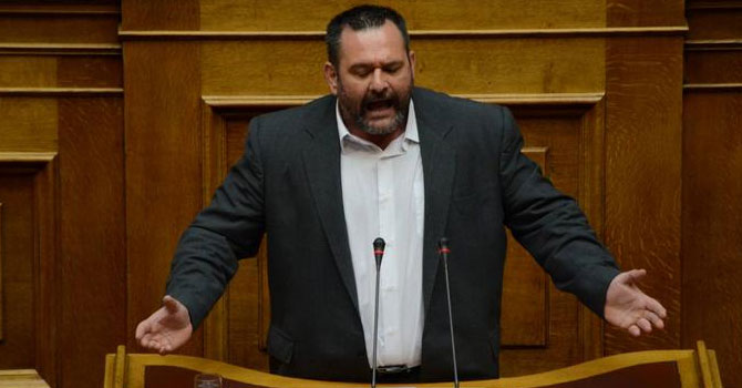 Türk bayrağını yırtan Yunan milletvekiline soruşturma