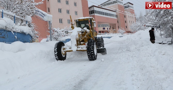 Hakkari'de  107 yerleşim yerinin yolu kapandı