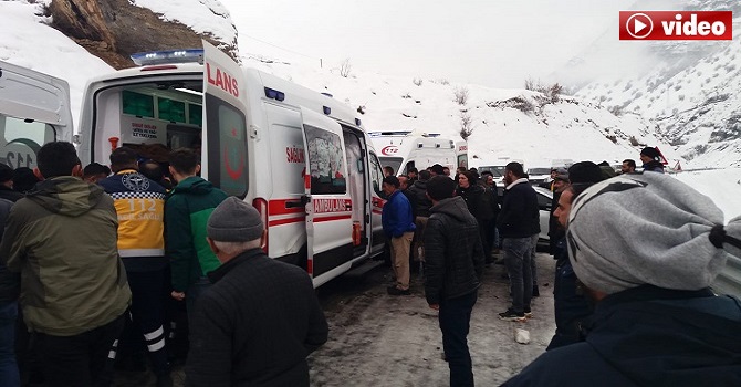Hakkari'de feci kaza: 2'si ağır 7 yaralı