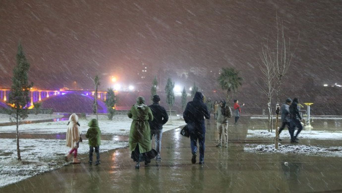 Cizre’de 3 yıl sonra kar yağışı