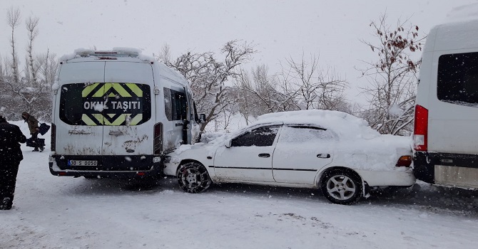 Hakkari'deki servis sürücülerin zor anları