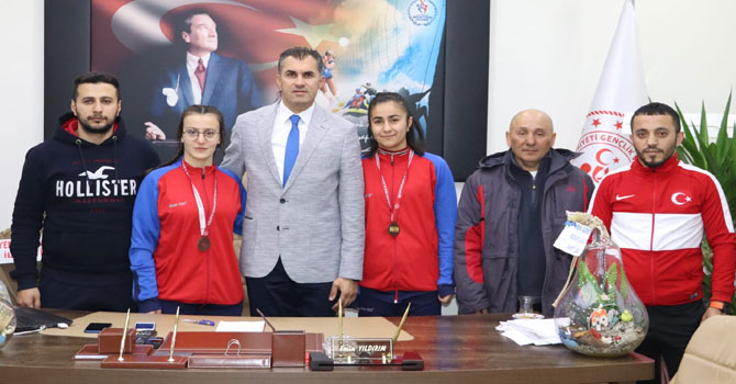 Müdür Yıldırım başarılı sporcuları kabul etti!