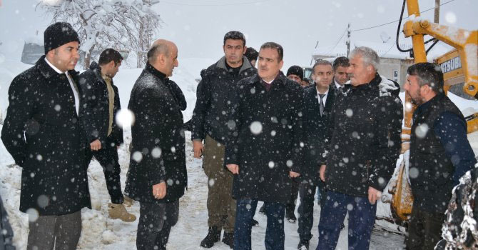 Vali Akbıyık karla mücadele çalışmalarını denetledi