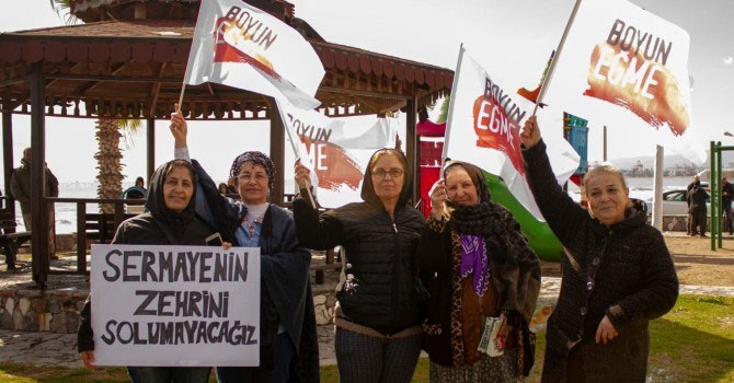 Mahalleli plastik fabrikasına karşı birlik oldu