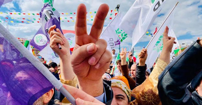 Eğitim ve geliri artan Kürtler Kürtçe konuşmuyor