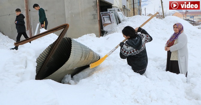 Hakkari'de şehit ailesi Vali Akbıyık'tan yardım bekliyor