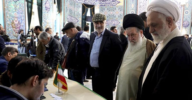 İran parlamento seçimleri için sandık başında