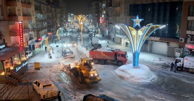 Hakkari belediyesinin karla mücadele çalışmaları