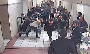 Adliyede avukat darp edildi