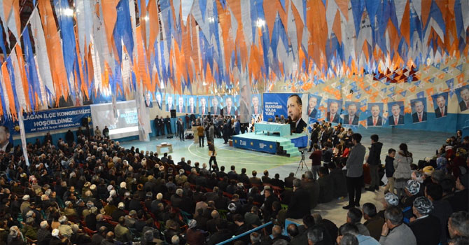 Ak Parti Şemdinli ve Derecik'te kongreye gitti