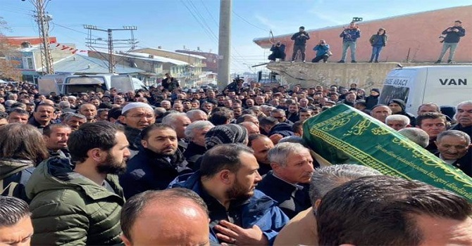 Başkale’de 9 kişi, gözyaşlarıyla toprağa verildi